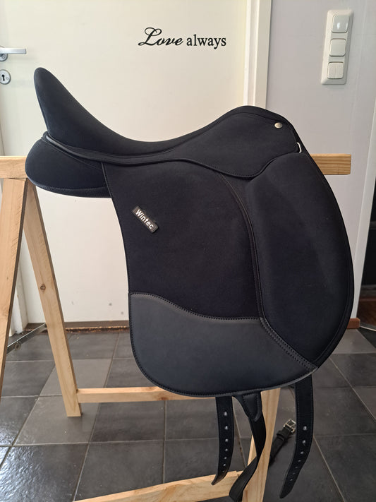 Wintec Pro Dressage 17"